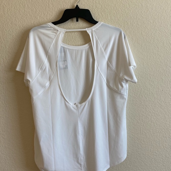 Women’s Under Armour athletic top - Picture 4 of 4